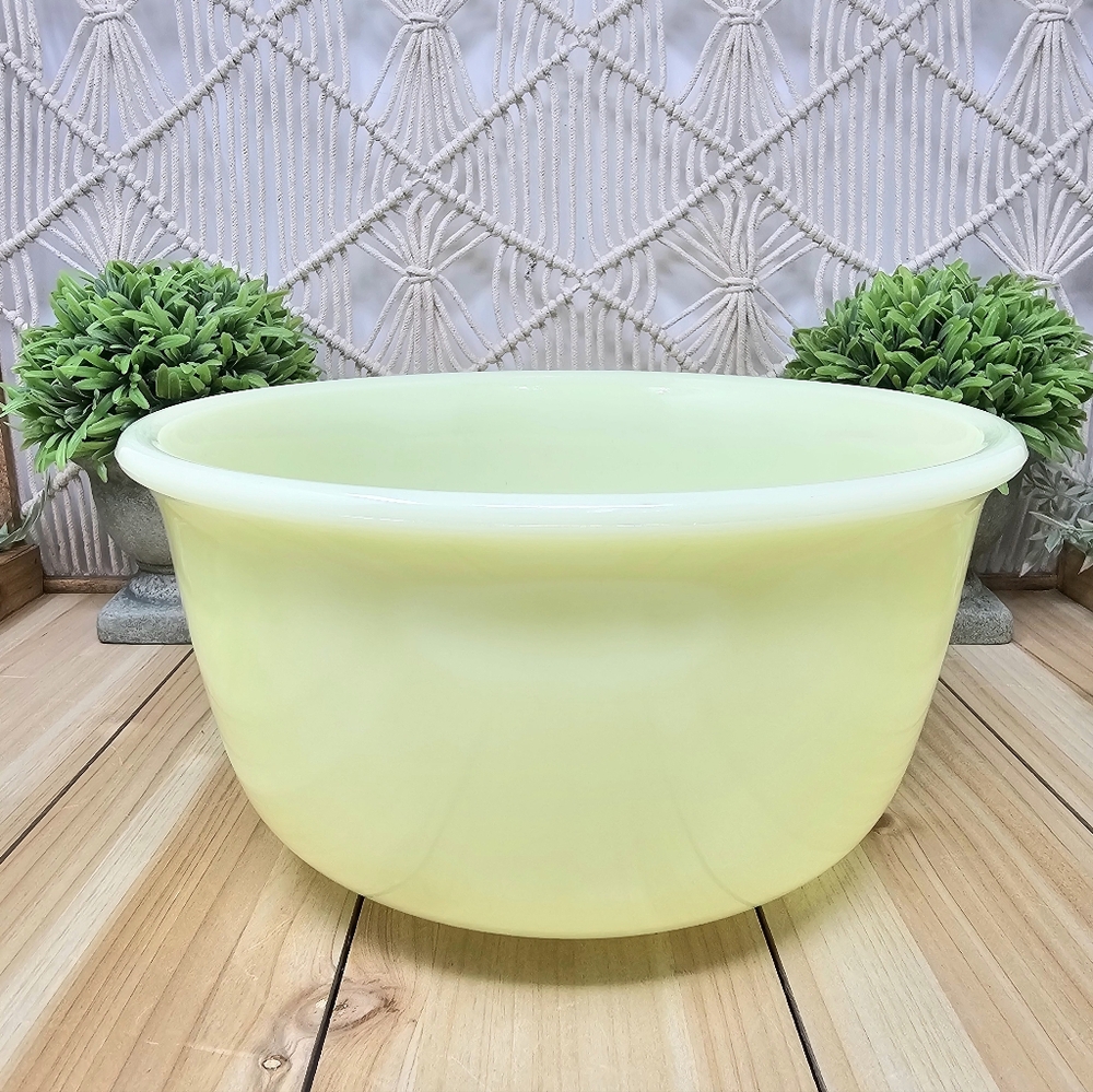Hamilton Beach Custard Uranium Glass Mixing Bowl